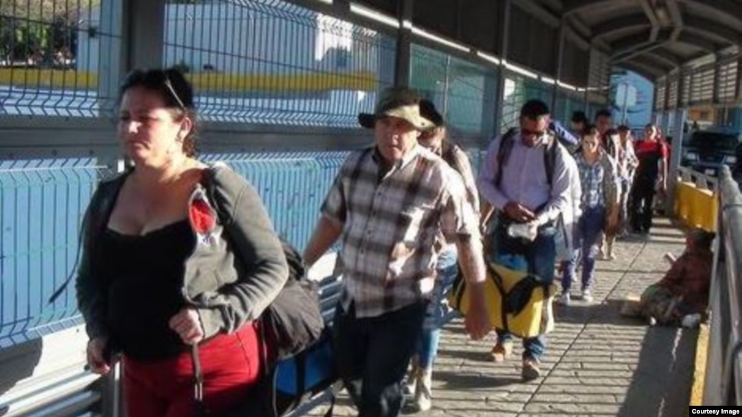 Unos 200 cubanos se han instalado en México con la anuencia del Gobierno.