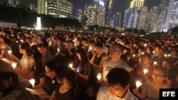 Miles de personas se concentran en una vigilia con motivo del 23º aniversario de la masacre de Tiananmen.