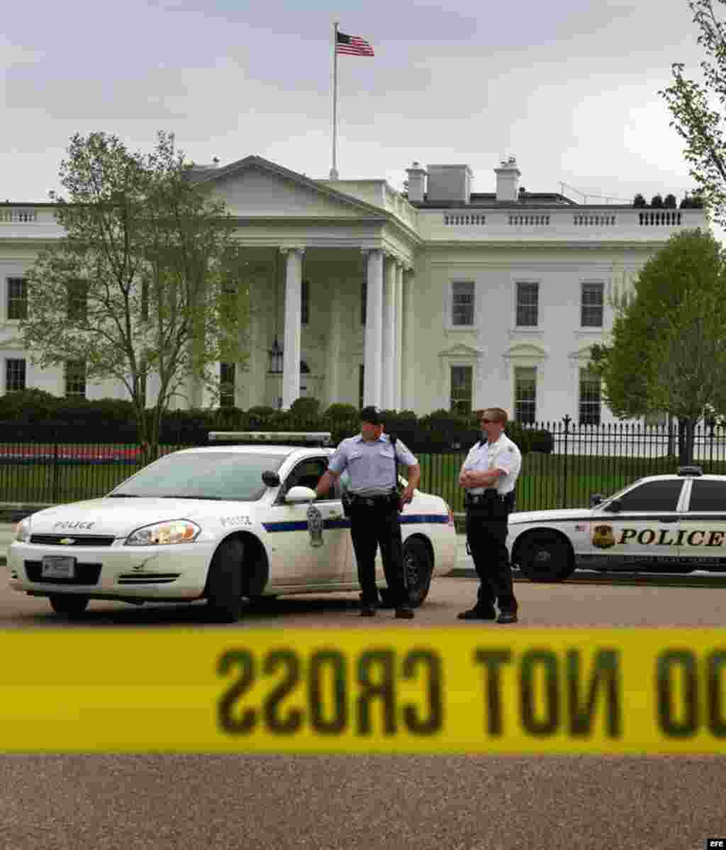 La policía acordona una zona cerca a la Casa Blanca.