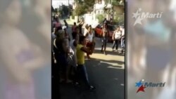 Vecinos impiden arresto a Dama de Blanco