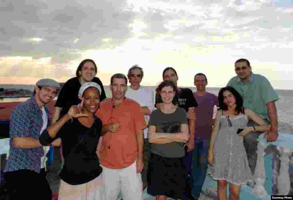 Participantes en encuentro de DD HH