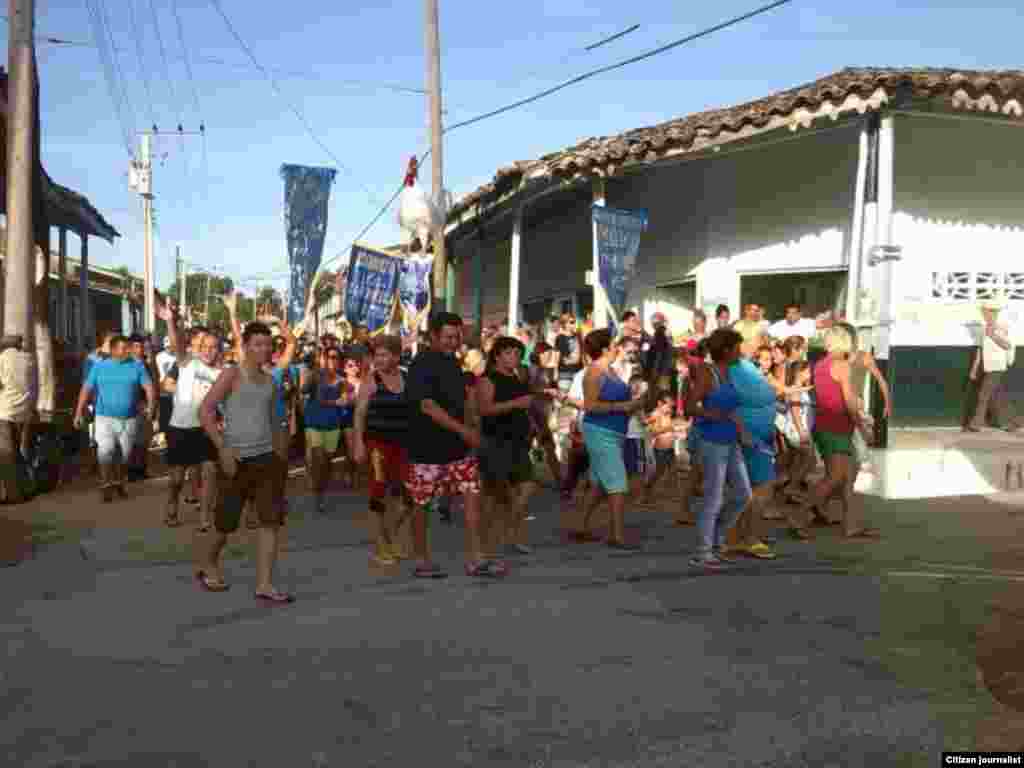 Reporta Cuba Simulacro de Parrandas en Vueltas el 27 de septiembre. Foto Niurcys Acosta. 