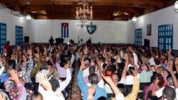 Amado Gil, junto a la periodista Miriam Leiva y el activista Manuel Cuesta Morúa, ambos desde La Habana, abordan la situación política y económica en Cuba, incluyendo la nueva ley electoral