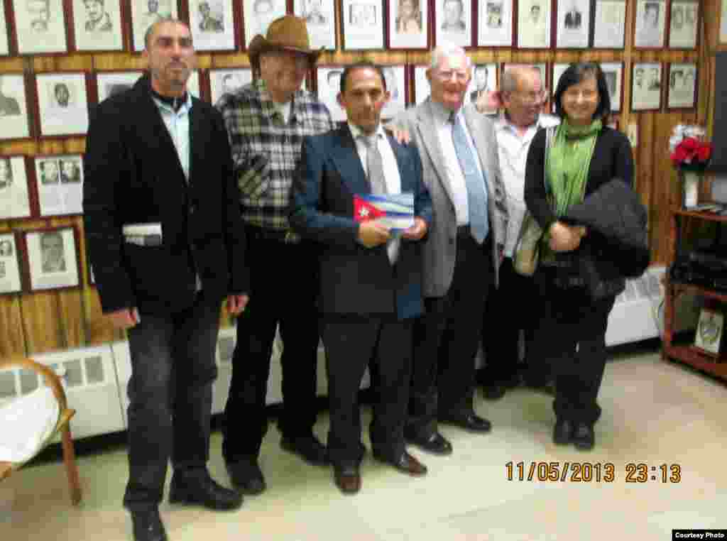 De izquierda a derecha Eliecer Consuegra, Aurelio Candelaria, Rodríguez Lobaina, Israel Abreu y Maria Werlau.