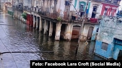 "Las últimas horas de lluvias imparables, han convertido mi Habana en una Venecia de la decadencia y la miseria", escribió en Facebook la activista Lara Croft.