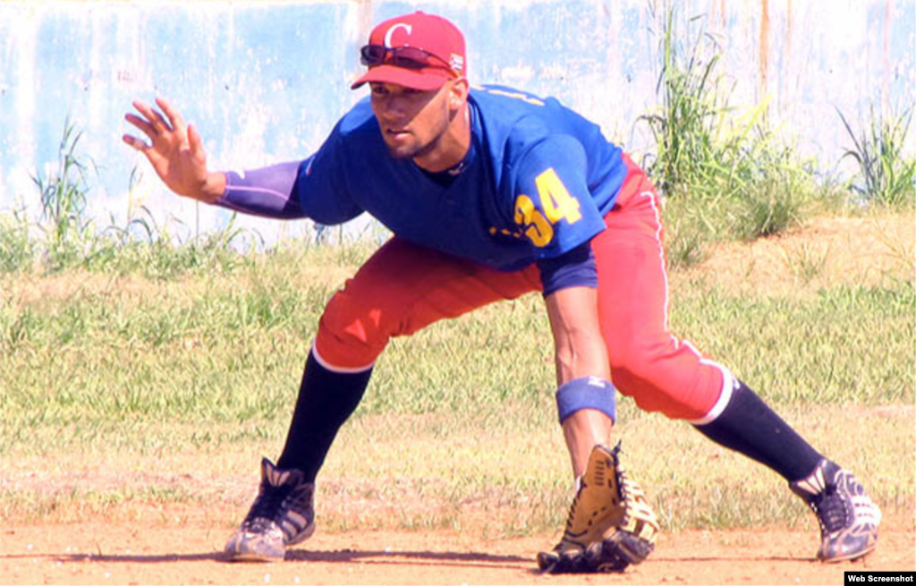 Lourdes Gourriel es el hermano mayor de Yulieski Gourriel. Sus números no impresionan, porque bateó con los Industriales la temporada pasada para .218 y su promedio de slugging fue de .296 (142 veces al plato). Jugó el campocorto casi todo el tiempo, aunque también se desempeñó en tercera base. Los scouts no están muy contentos con él y quieren ver qué es capaz de hacer esta temporada.