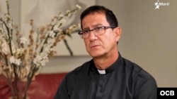 El padre Alberto Reyes es una voz crítica con el régimen dentro de la Iglesia Católica en Cuba.