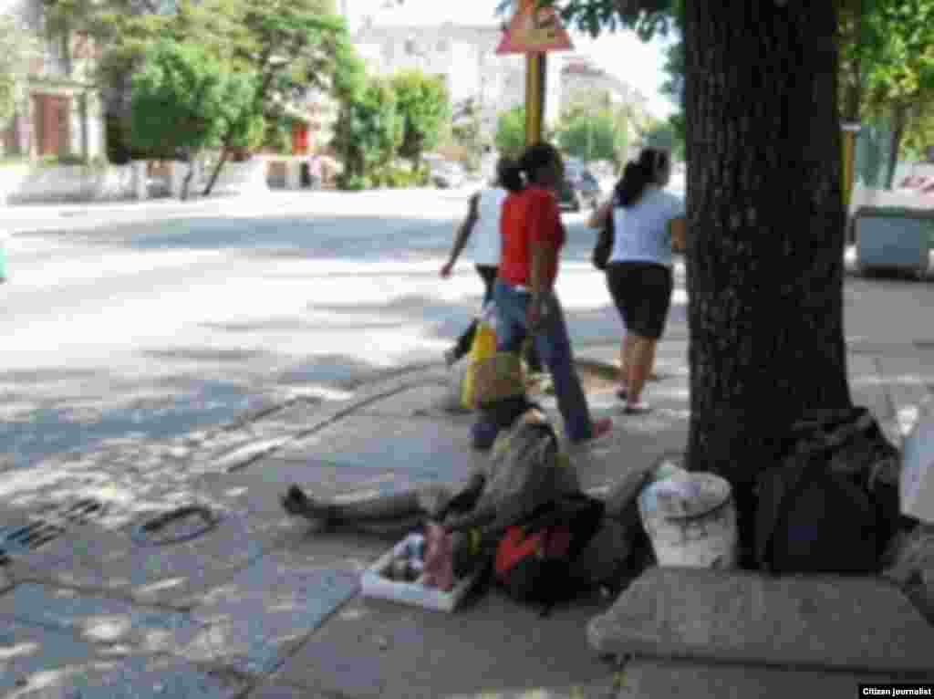 Mendigos en el Vedado Foto Yuri Valle