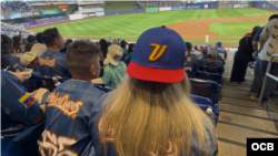 Venezolanos asisten al Día de la Herencia en juego de los Marlins de Miami. (OCB)
