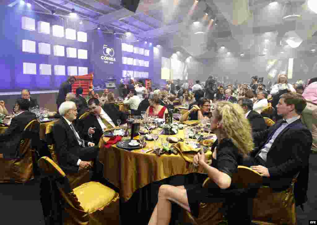  Vista general de la cena de subasta durante la clausura del Festival de Habanos 2016 en La Habana (Cuba).