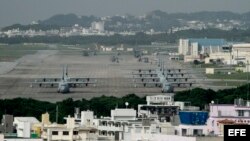 Vista general de la base aérea Futenma de la Marina de Estados Unidos en Ginowan, en la isla de Okinawa (Japón).