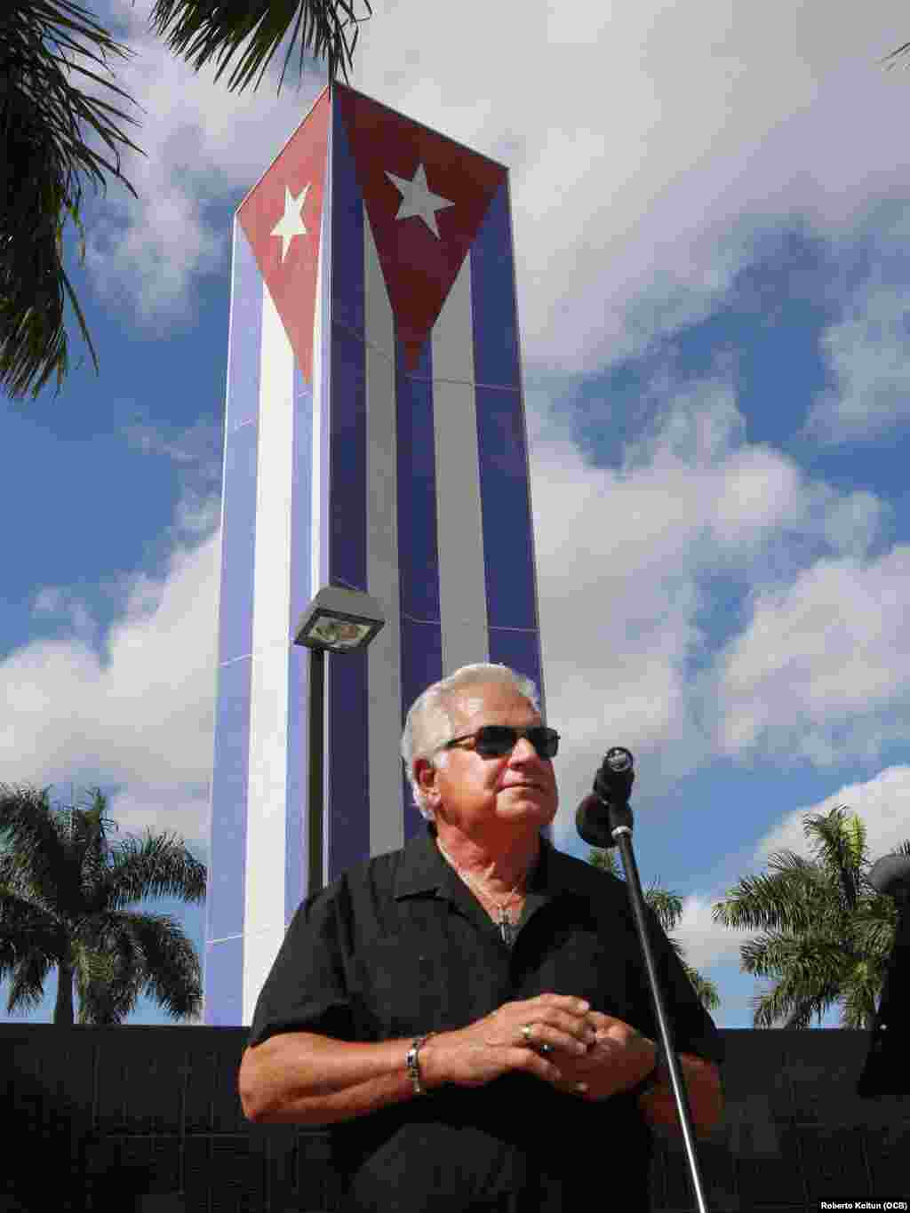 Emilio Izquierdo, Presidente de la Asociación UMAP, en el Memorial Cubano de FIU. 