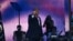 El presidente de los Estados Unidos, Donald Trump, cierra el puño sobre el escenario antes de hablar en la celebración del Día de la Independencia "Salute to America" ​​en el National Mall de Washington D. C., el 4 de julio de 2026.