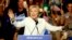 La precandidata demócrata  Hillary Clinton habla en Miami, en un evento de campaña del Supermartes.