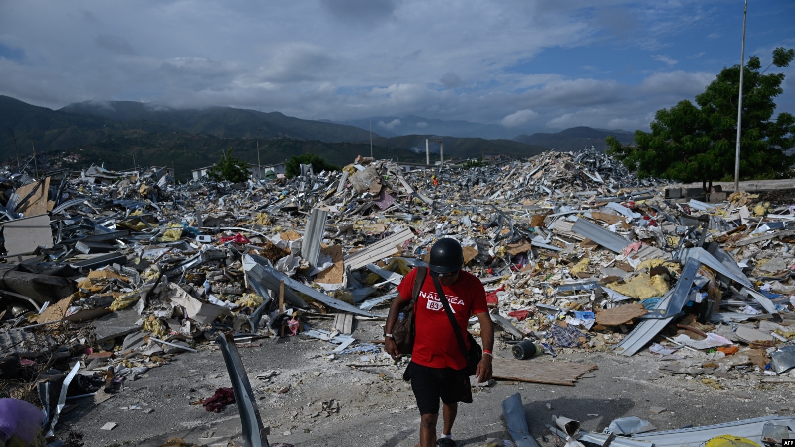Dos meses después de los terremotos, miles de venezolanos siguen sin hogar