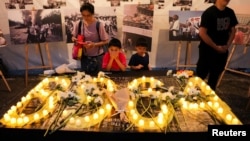 Personas en Taiwán conmemoran el 35 aniversario de la represión de los manifestantes prodemocracia en la plaza de Tiananmen / Foto: Ann Wang (Reuters)