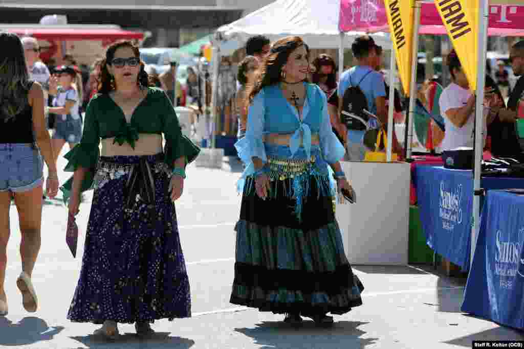 Los asistentes disfrutaron de la actuación del Flamenco Belly Dance y el conjunto danzario Love Doll.