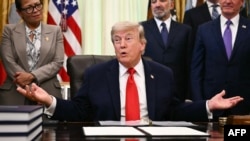 El presidente Donald Trump en la oficina oval de la Casa Blanca. (Kent NISHIMURA/AFP)