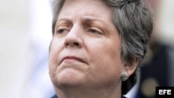 Janet Napolitano ha presentado su renuncia en medio del debate sobre la reforma migratoria, con un proyecto de ley aprobado por el Senado que incluye una vía para la legalización de los indocumentados y un aumento de la seguridad fronteriza que Napolitano