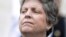 Janet Napolitano ha presentado su renuncia en medio del debate sobre la reforma migratoria, con un proyecto de ley aprobado por el Senado que incluye una vía para la legalización de los indocumentados y un aumento de la seguridad fronteriza que Napolitano