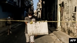 Un barrio aislado en La Habana por casos de COVID-19. (YAMIL LAGE / AFP)