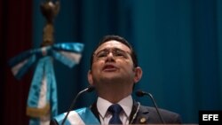 Jimmy Morales pronuncia un discurso durante su ceremonia de investidura como presidente de Guatemala. EFE