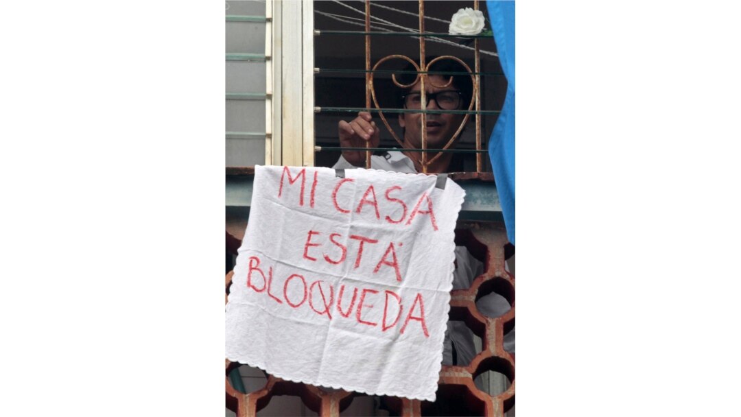 Yunior García en su apartamento.