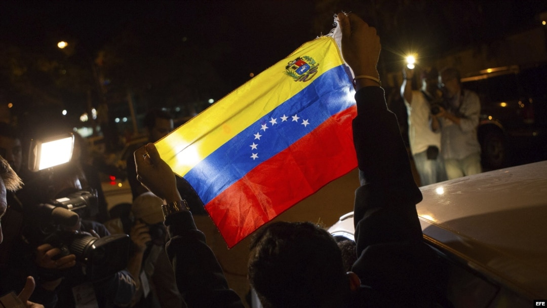 MUD) hoy, lunes 7 de diciembre de 2015, en la ciudad de Caracas (Venezuela). La presidenta del Consejo Nacional Electoral (CNE) de Venezuela, Tibisay Lucena, anunció hoy que la alianza opositora MUD ganó las elecciones legislativas con un total de 99 dipu