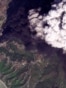 Imagen satelital del humo elevándose tras un ataque nocturno —que, según el ejército de Ucrania, alcanzó los tanques de almacenamiento de una refinería de petróleo y provocó un incendio— en Tuapse, Krai de Krasnodar, Rusia, el 20 de abril de 2026. Planet Labs PBC/ vía REUTERS