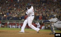 David Ortiz empató la pizarra mediante su jonrón con las bases repletas, cuando había dos outs, frente al cerrador dominicano Joaquín Benoit.