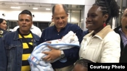 Despedida en Costa Rica a los refugiados cubanos. 