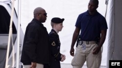 El soldado estadounidense Bradley Manning a su llegada a Fort George G. Meade, Maryland, para conocer su sentencia por entregar más de 700.000 documentos clasificados a WikiLeaks.