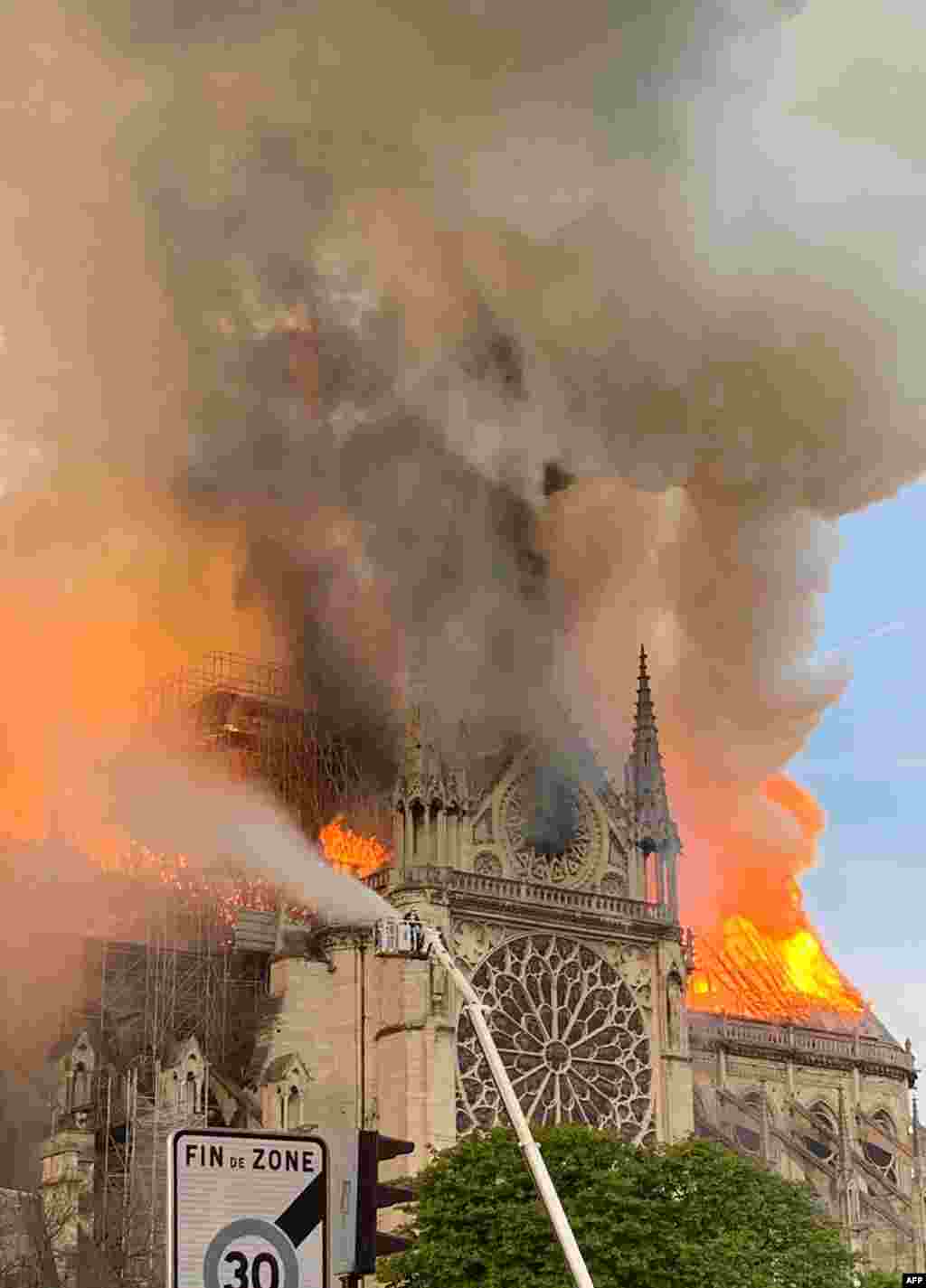 Incendio en Notre Dame de París.