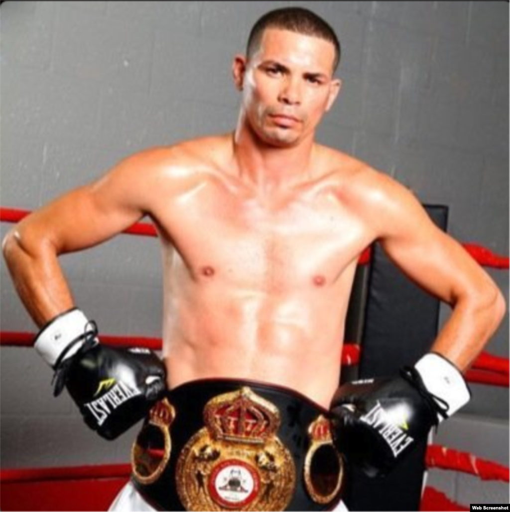 PESO LIGERO: Campeón Mundial: Richard Abril (CUBA) &nbsp;&nbsp;&nbsp;&nbsp;&nbsp;&nbsp;&nbsp;&nbsp;&nbsp;&nbsp;&nbsp;&nbsp;&nbsp;&nbsp;&nbsp;&nbsp;&nbsp;&nbsp;&nbsp;&nbsp;&nbsp;&nbsp;&nbsp;&nbsp;&nbsp; .1. Darleys Pérez (campeón interino) (COLOMBIA) 