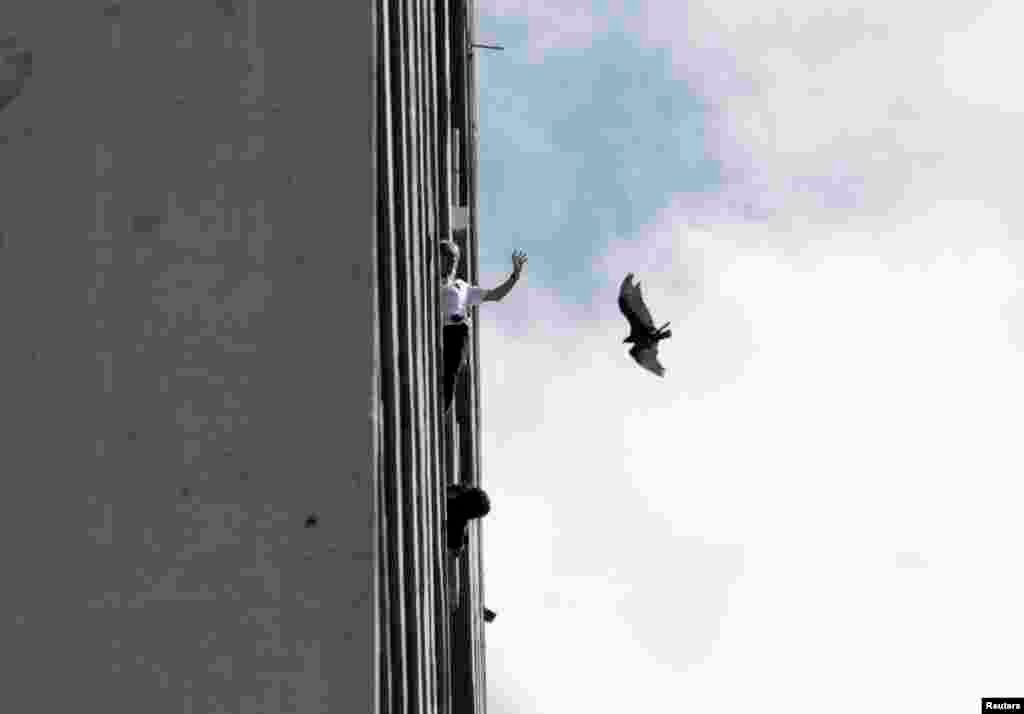 El hotel es uno de los edificios m&aacute;s emblem&aacute;ticos de la capital cubana. Fue tomado tras la Revoluci&oacute;n Cubana de 1959 y apodado "Habana Libre". Fidel Castro instal&oacute; all&iacute; brevemente sus oficinas personales tras su marcha triunfal a la capital.