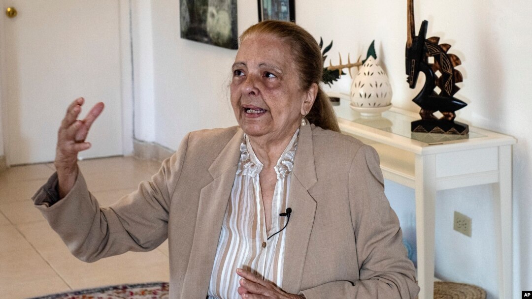 La disidente cubana Martha Beatriz Roque Cabello durante una entrevista en La Habana con The Associated Press, en febrero de 2024. 