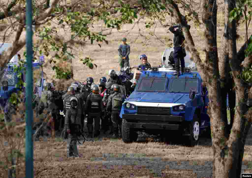 Soldados en la Base Militar La Carlota. 