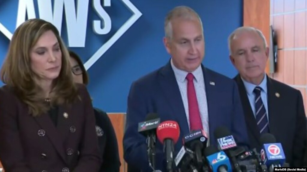 Los congresistas María Elvira Salazar, Mario Díaz-Balart y Carlos Giménez en una imagen de referencia.