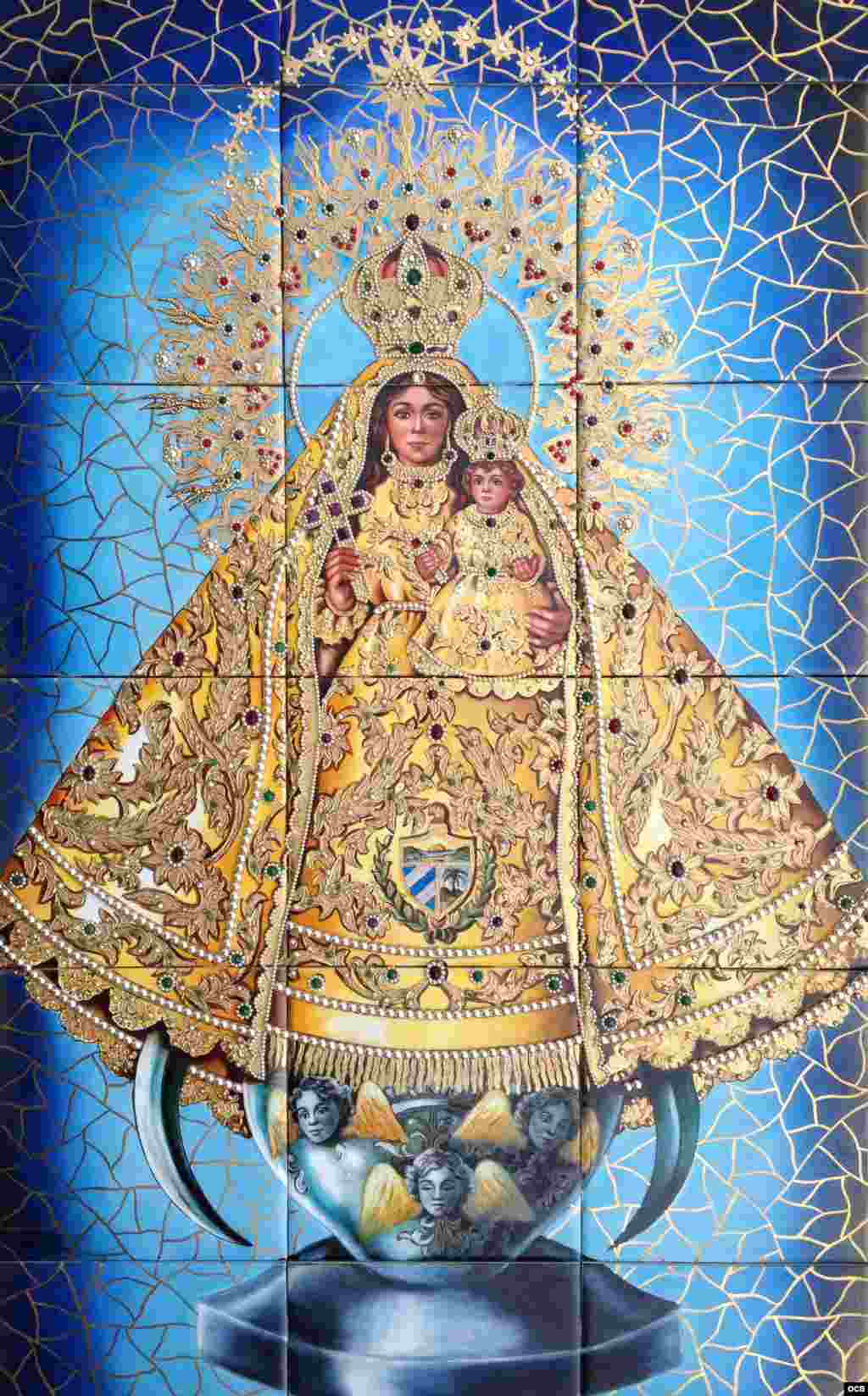 6- Virgen de la Caridad de la colección privada de Beatriz Ramírez (24x32 pulgadas, cerámica).