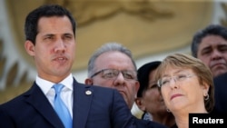 Michelle Bachelet y Juan Guaidó.