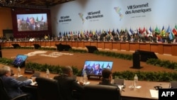 La sesión plenaria de la VIII Cumbre de las Américas. 