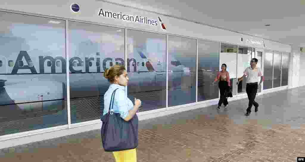 Fotografía de una oficina de la aerolínea American Airlines hoy, viernes 11 de noviembre de 2016, en La Habana (Cuba). 