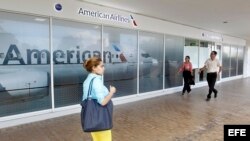 Fotografía de una oficina de la aerolínea American Airlines en La Habana.