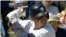 Alex Rodríguez conectó sencillo en su primer partido con los Yankees.