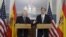 El ministro español de Asuntos Exteriores, José Manuel García-Margallo (i), y el secretario de Estado estadounidense, John Kerry, comparecen en una rueda de prensa en el Departamento de Estado en Washington DC, Estados Unidos.