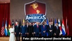 El presidente Trump, junto a líderes de la región, en la Cumbre del Escudo de las Américas que se lleva a cabo en Doral, Florida.