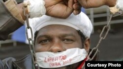 Javier Fernández Castillo, imagen de una protesta anterior. Archivo.