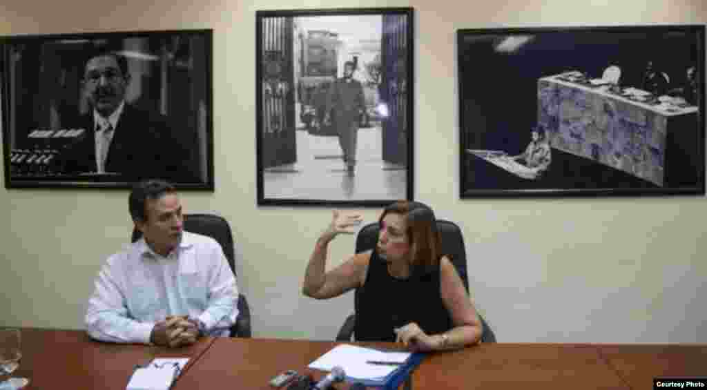 Gustavo Machín y Josefina Vidal en la sede del MINREX.