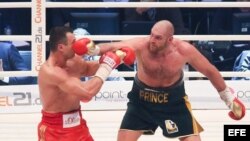 Vladimir Klitschko (i) vs Tyson Fury (d).