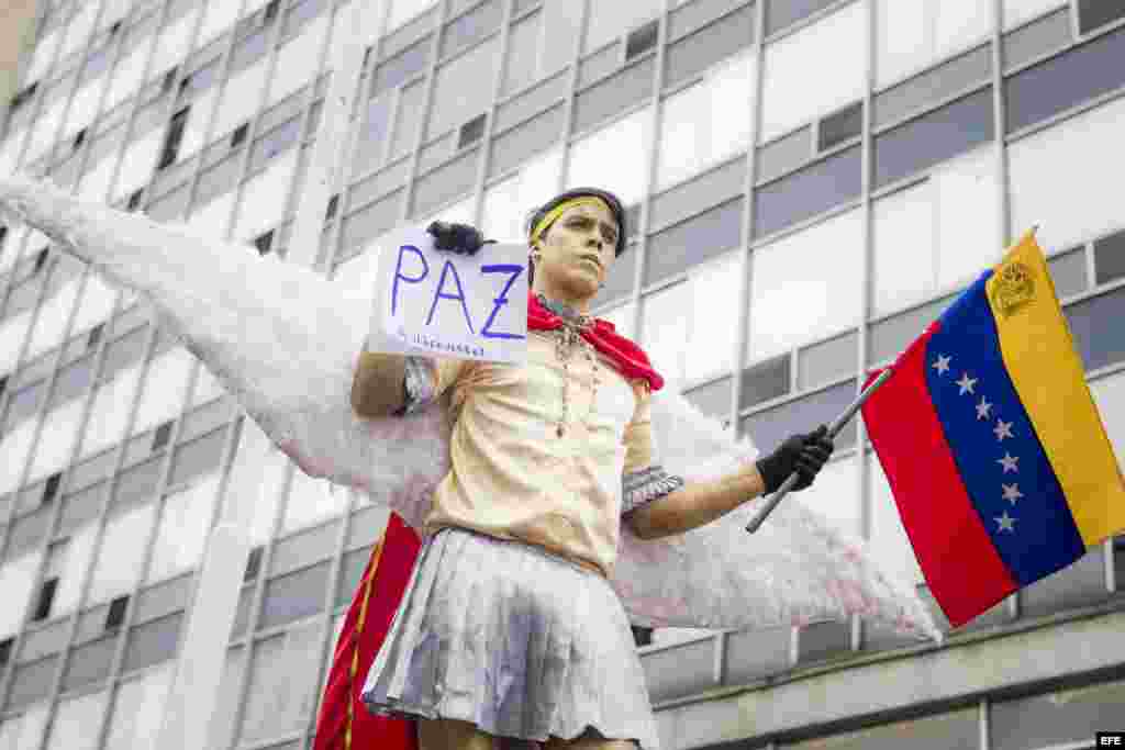 Leopoldo López se entrega en una plaza de Caracas a la GMB, policía militarizada